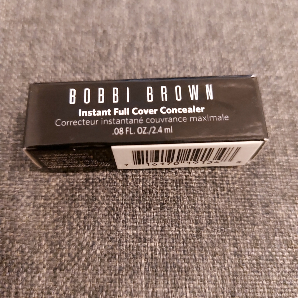 Bobbi Brown Concealer in Black Packaging